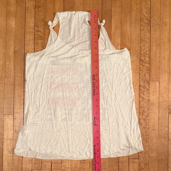 Sigma Beauty White 'Live Free' Graphic Tank Top - Picture 5 of 6